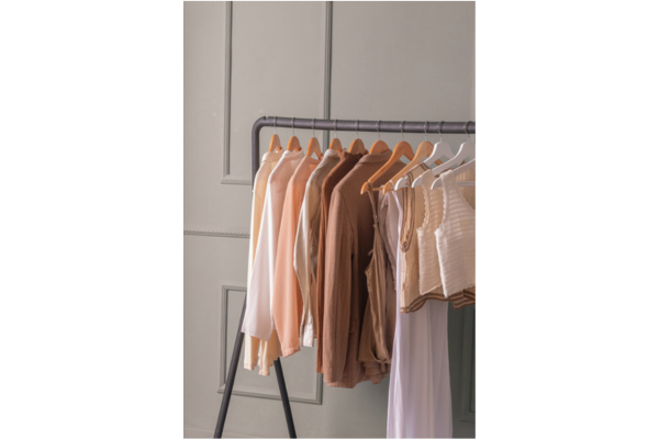 O que observar antes de comprar roupa para calor intenso