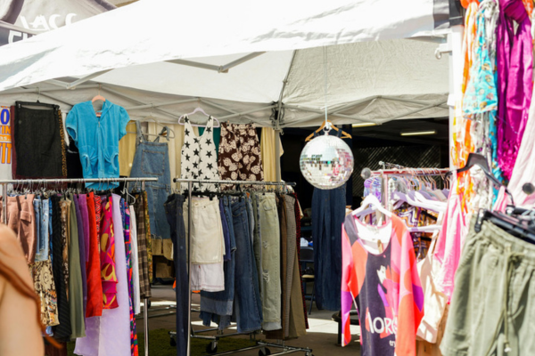 Lista prática de roupas que facilitam a vida no calor